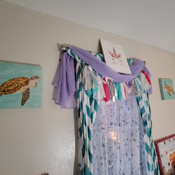 two twin plush twin beds with Mattress/boxspring, karaoke, toys, furniture &more - Picture 15 of 16